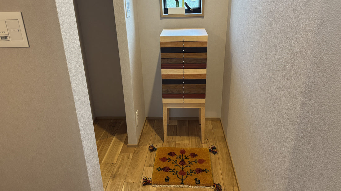 チェストの色味・雰囲気とぴったりだと思います