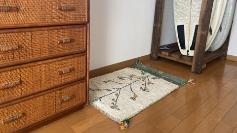 部分的に色が微妙に異なり自然の風合いが気に入りました