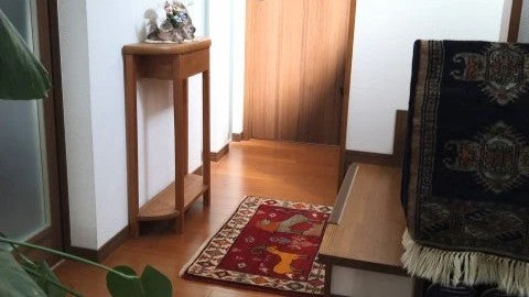ラグを敷いたおかげで明るく可愛くなりました
