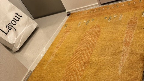 家に帰ったらすぐかわいいラグを見ると嬉しくなります