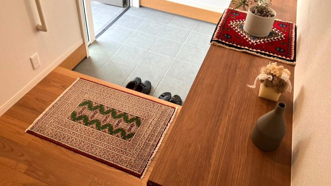 玄関にイロドリが