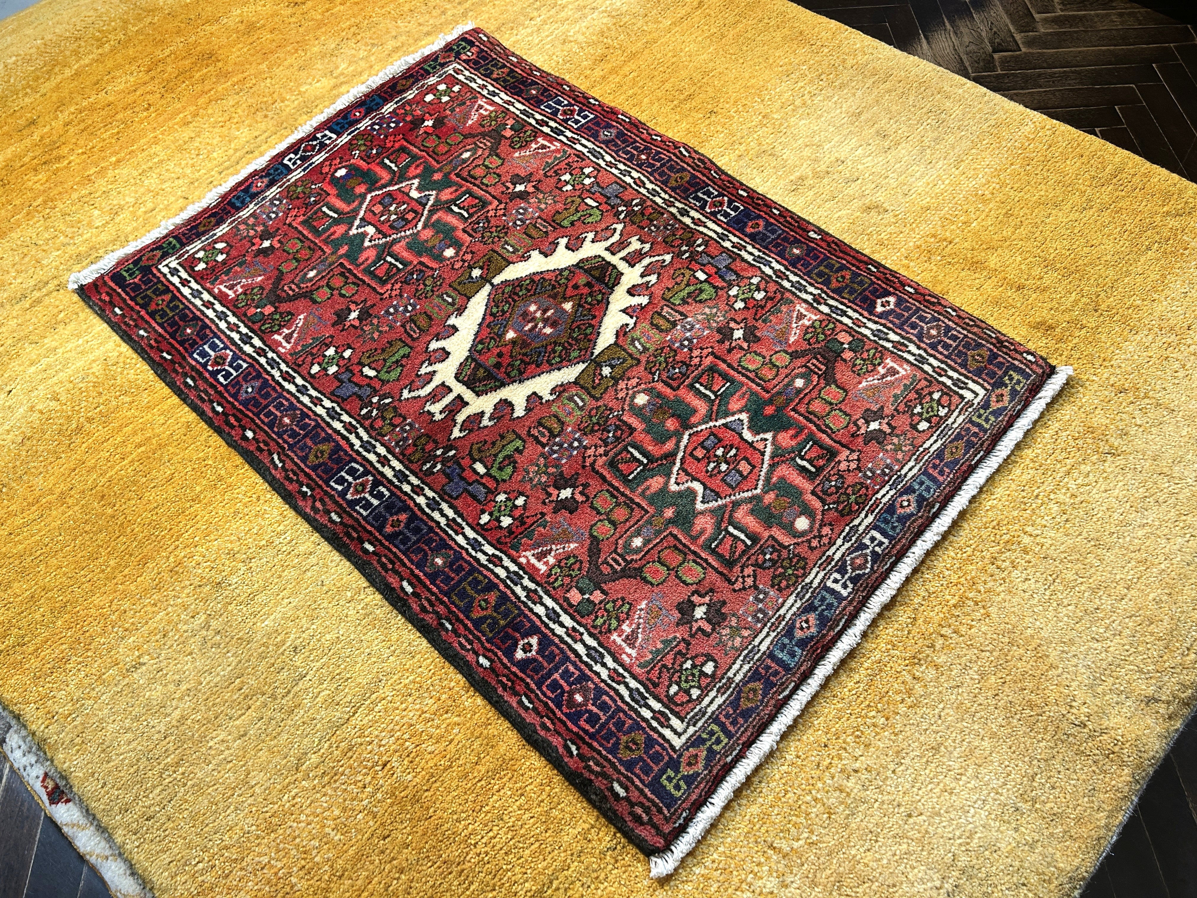 トライバルラグ ネイビー×ベージュ147x88cm トライバルラグ ネイビー×ベージュ147x88cm トライバルラグ