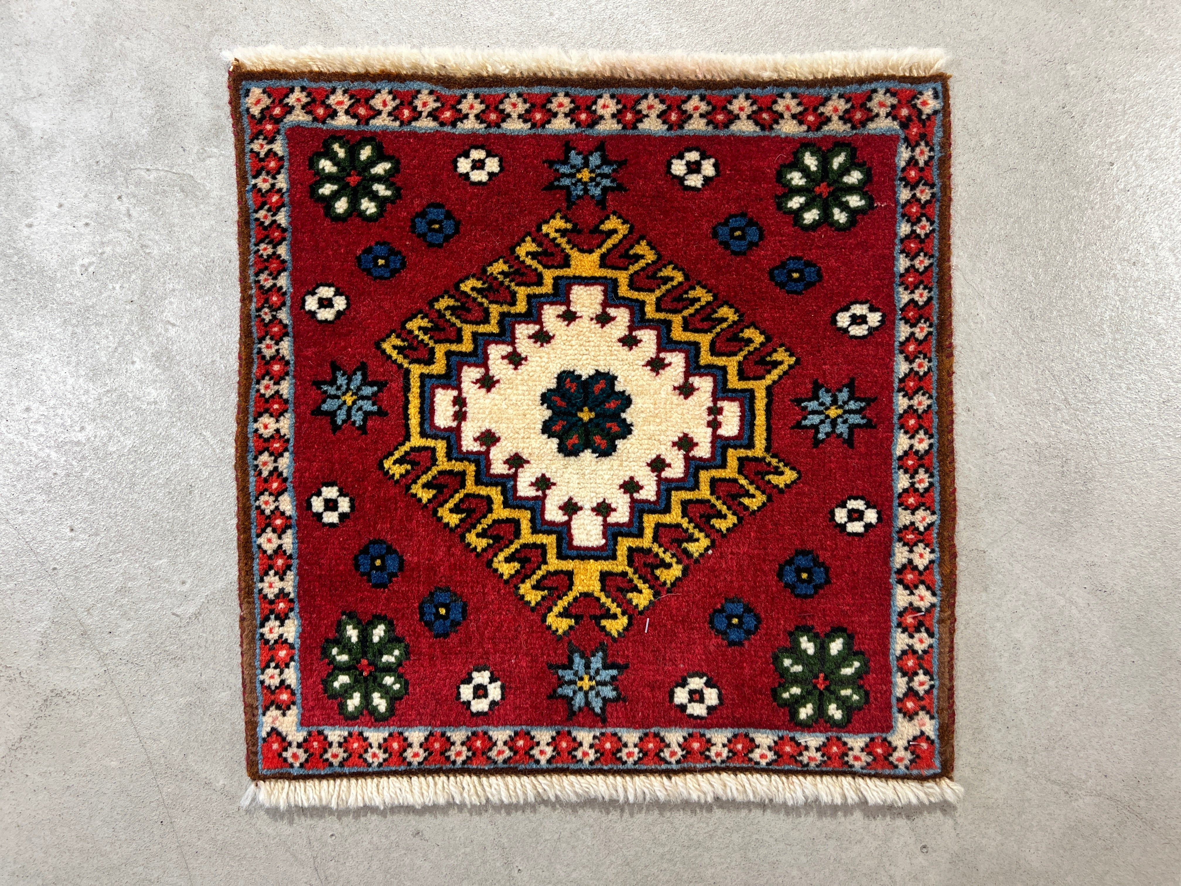 トライバルラグ – Layout online