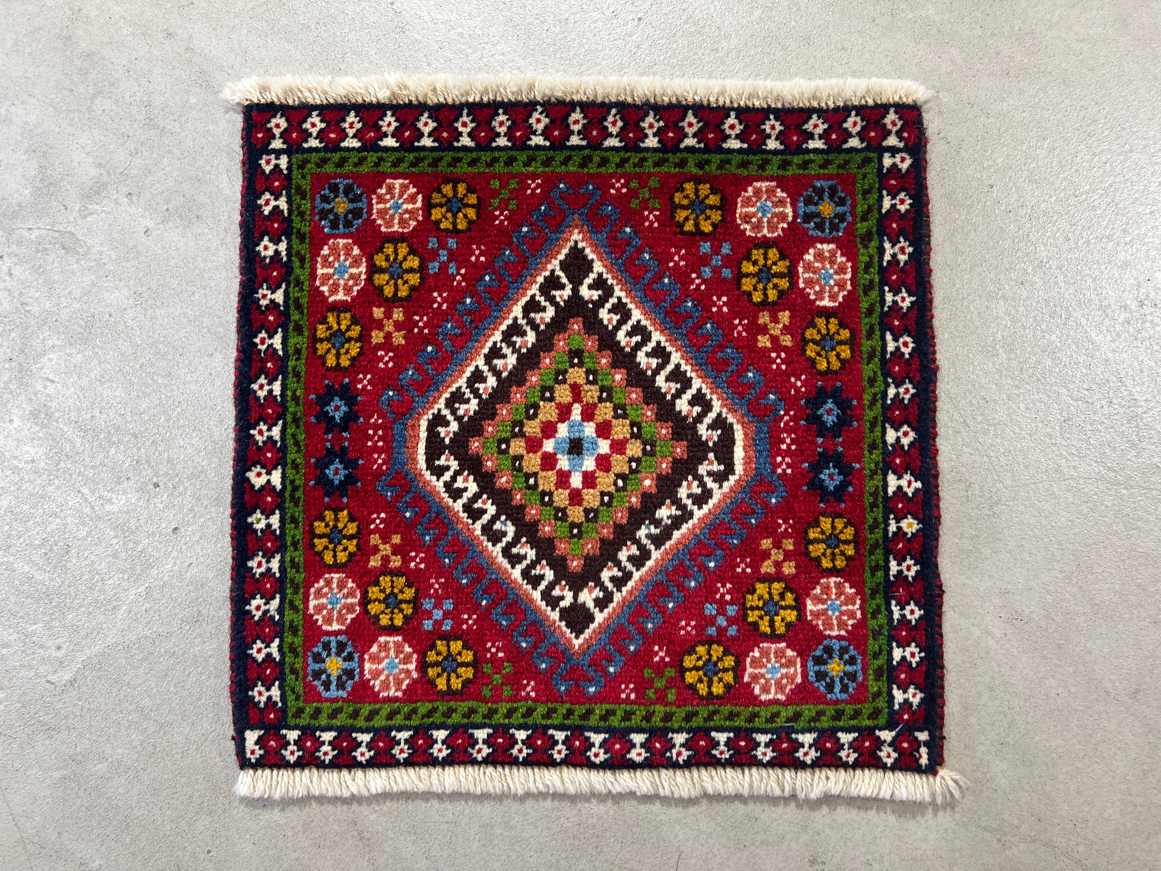 トライバルラグ – Layout online