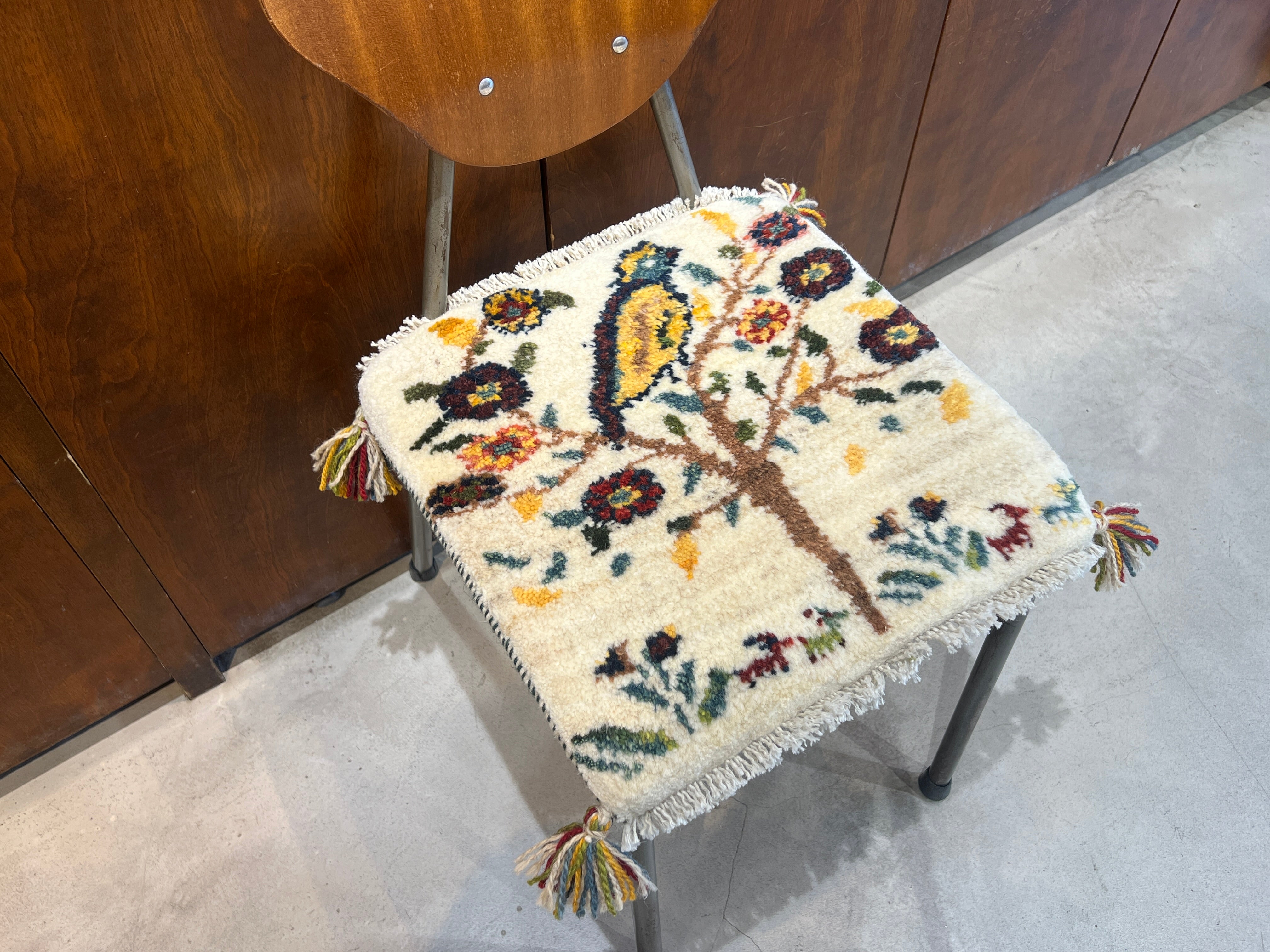 中目黒 Layout ヴィンテージ トライバル ラグ 133cm×120cm 中目黒 Layout ヴィンテージ トライバル ラグ 133cm×120cm