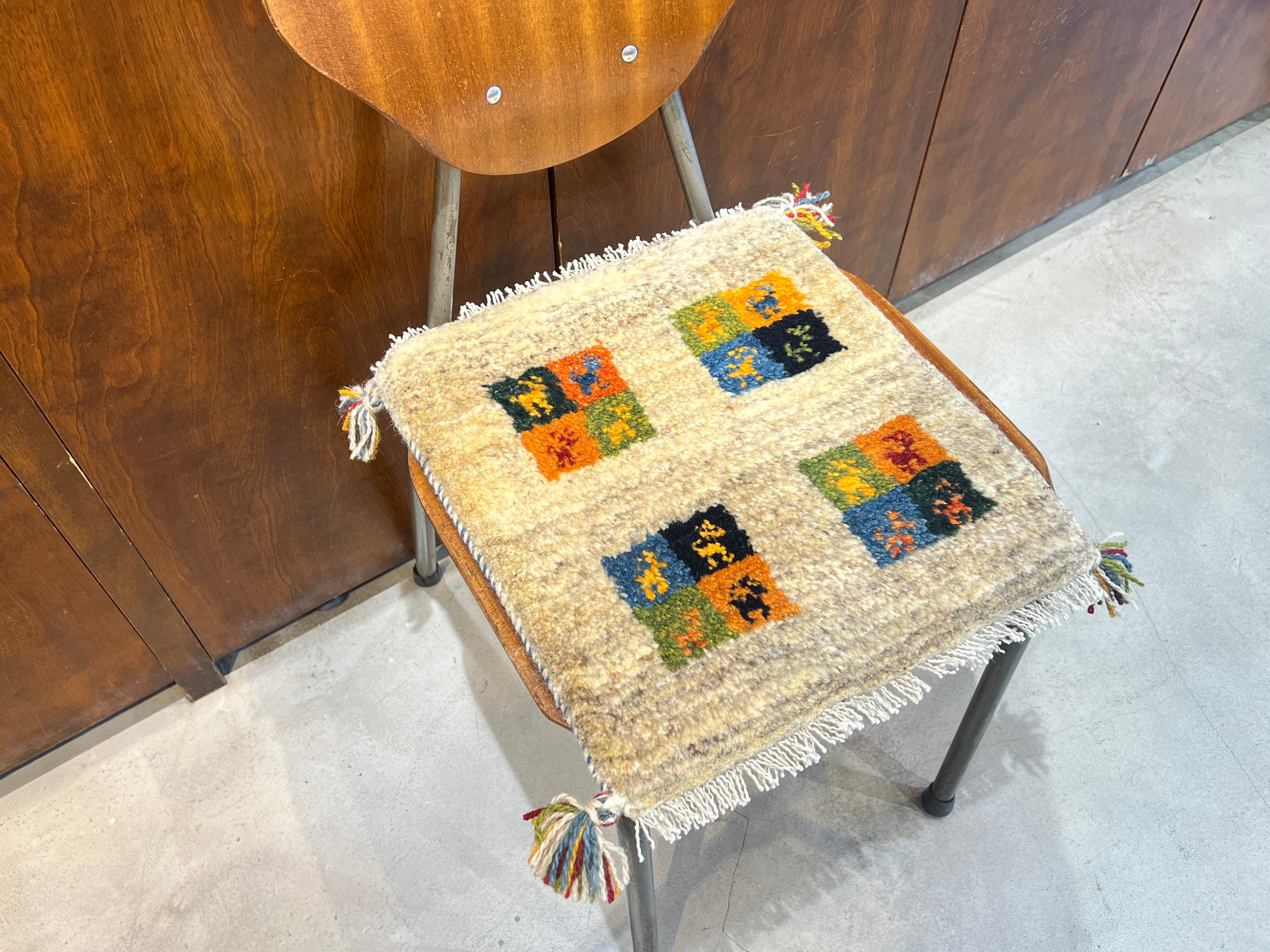 中目黒 Layout ヴィンテージ トライバル ラグ 133cm×120cm 中目黒 Layout ヴィンテージ トライバル ラグ 133cm×120cm