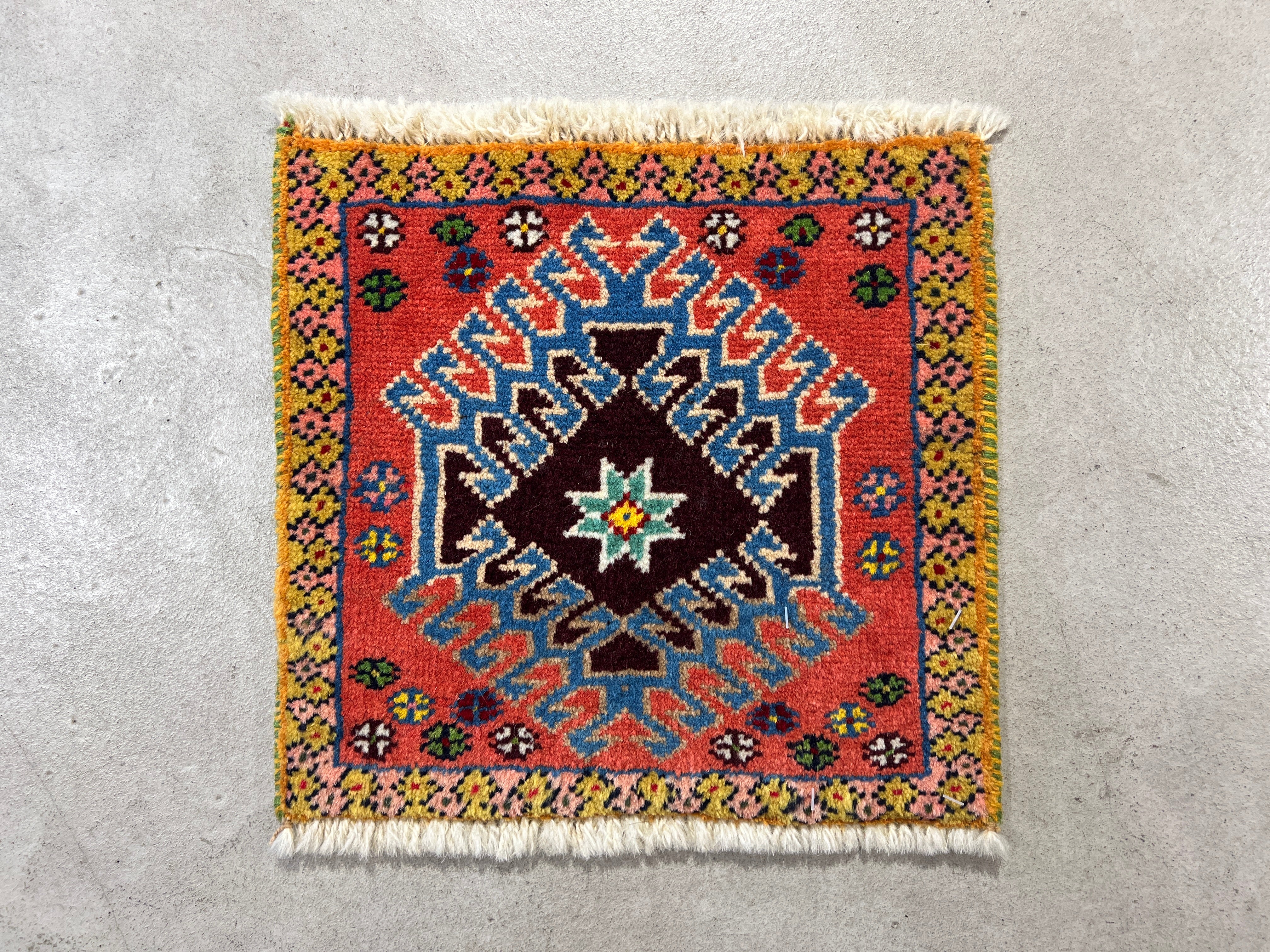 トライバルラグ – Layout online