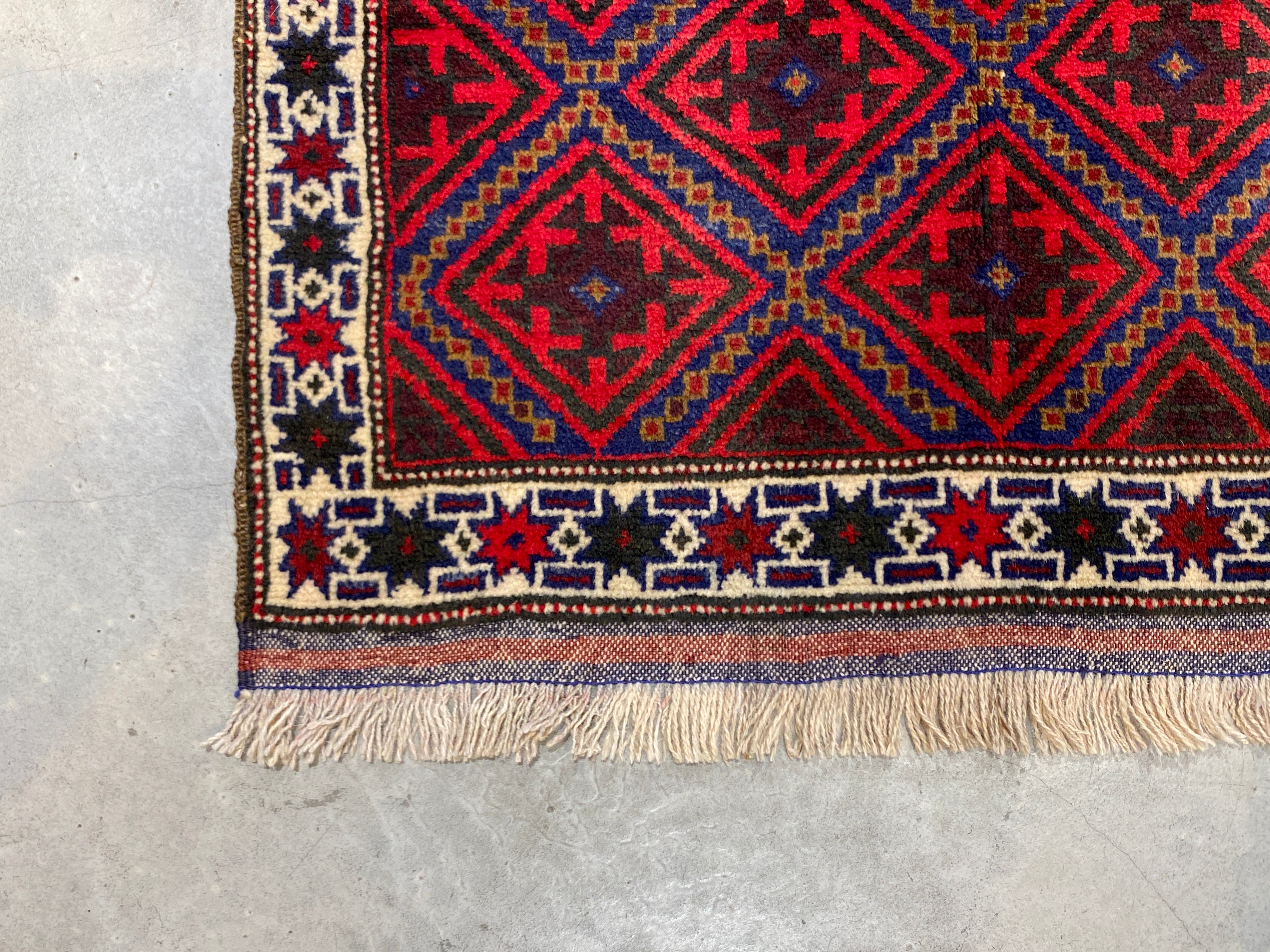Tribal Rug 42085 – Layout online