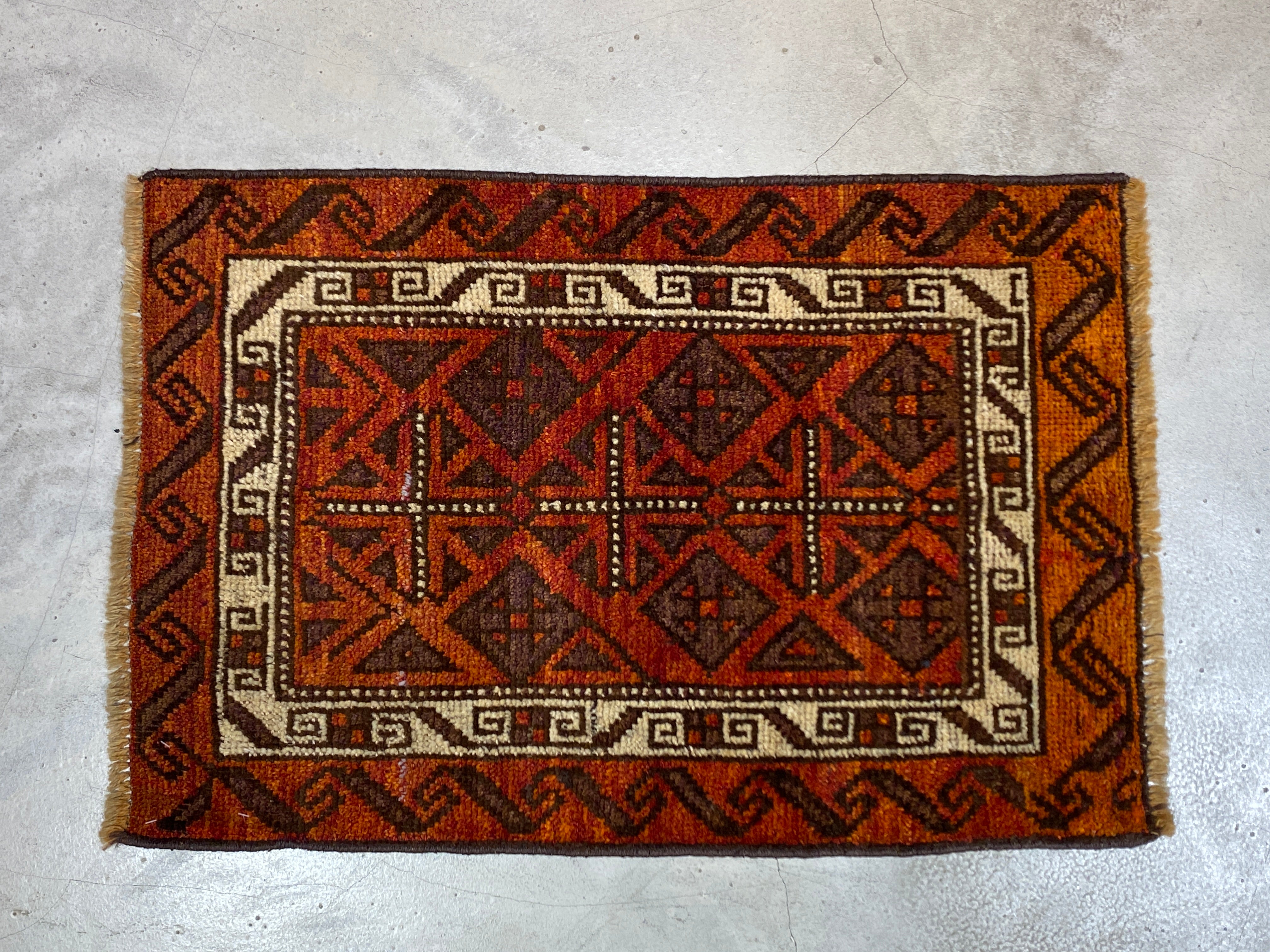 ヴィンテージ トライバルラグ 197×151cm 東ヨーロッパ 大判サイズ Tribal Rug 42794 – Layout online