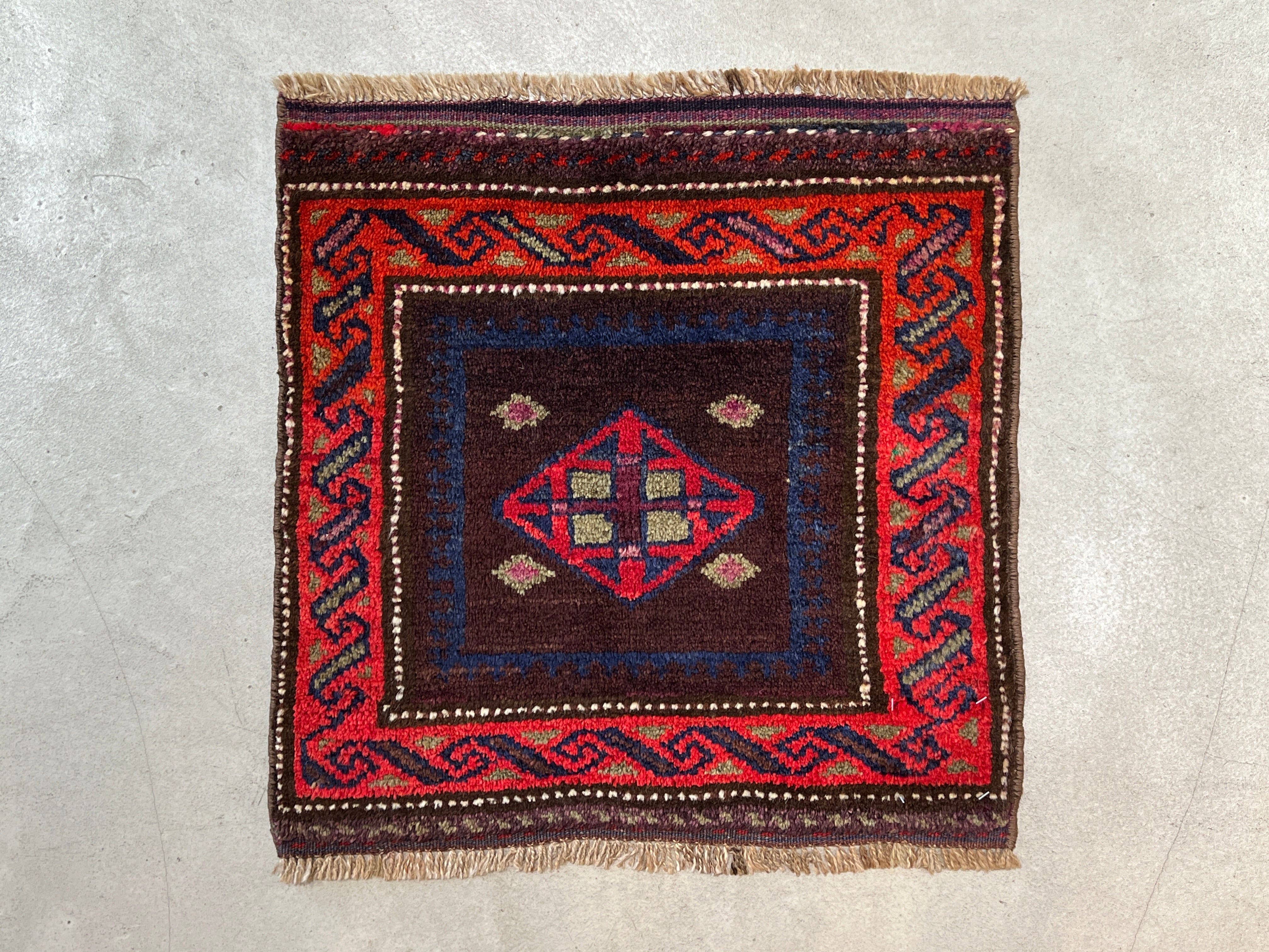 Tribal Rug 42940 – Layout online