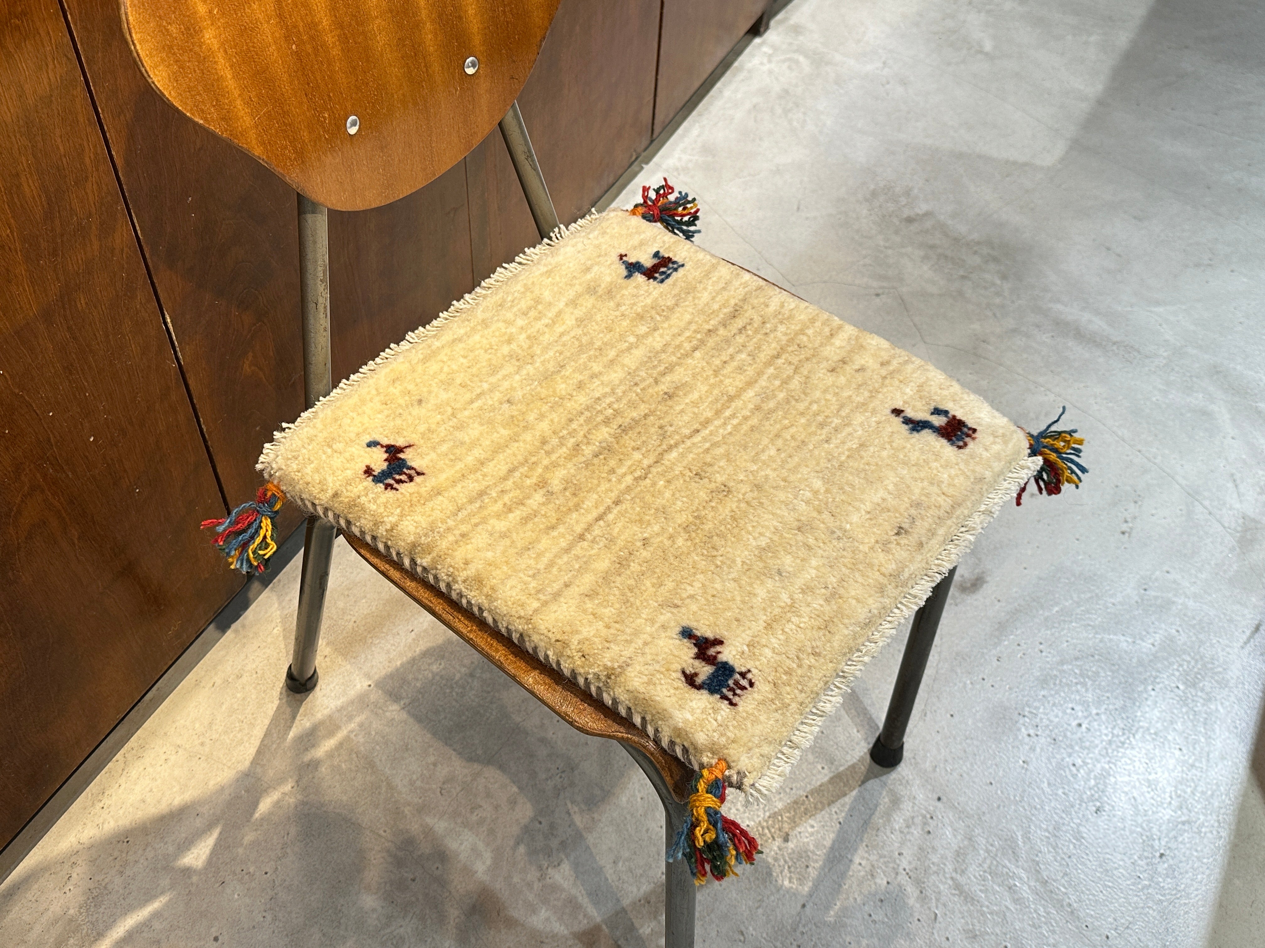 中目黒 Layout ヴィンテージ トライバル ラグ 133cm×120cm 中目黒 Layout ヴィンテージ トライバル ラグ 133cm×120cm トライバル