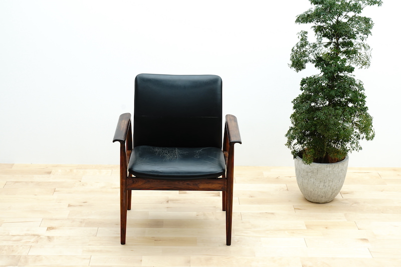 Lounge chair/rosewood